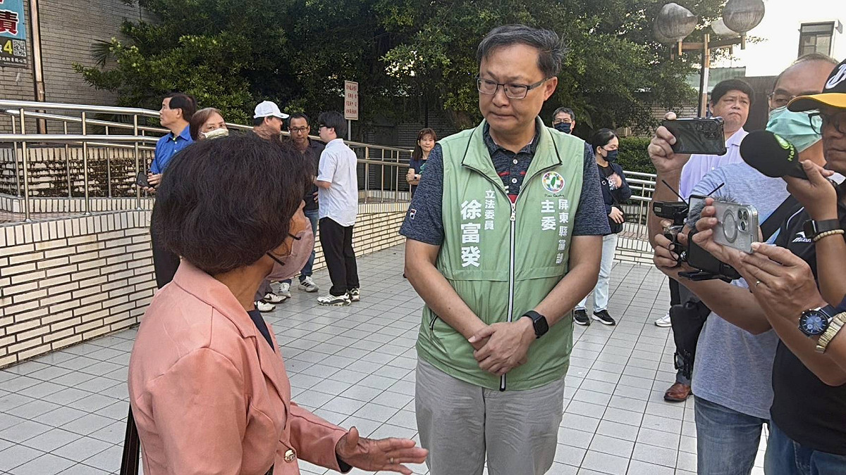 民進黨立委徐富癸陪同選手家屬提告體操協會秘書長背信 圖：徐富癸辦公室提供