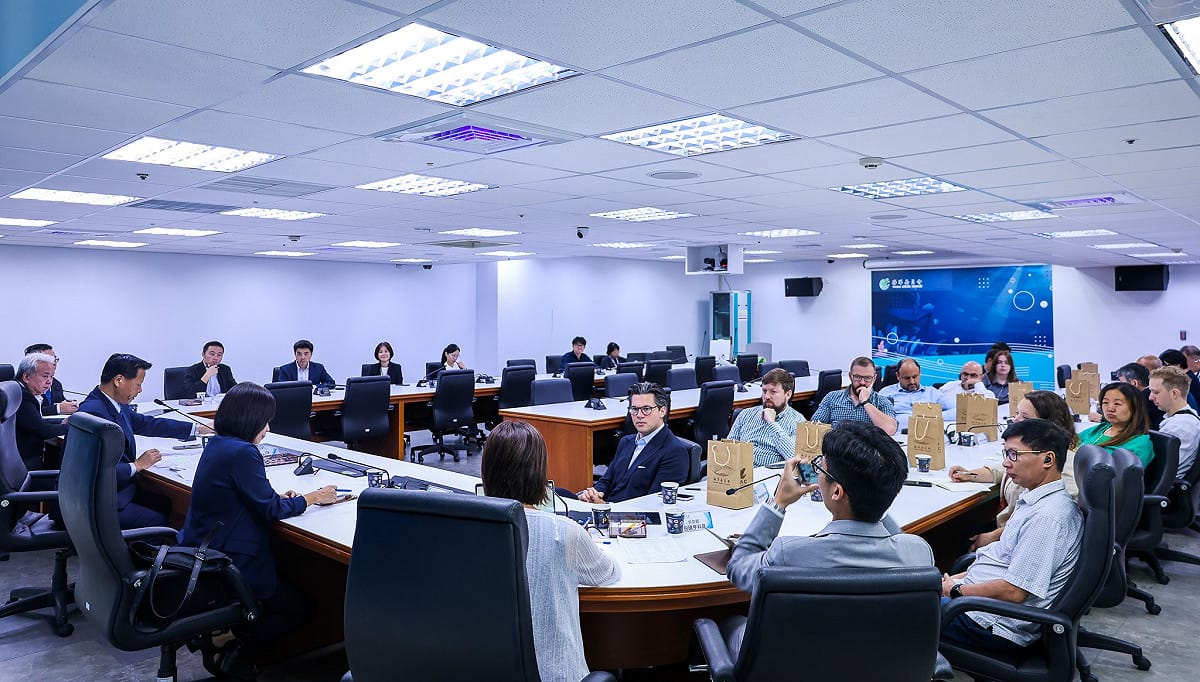 來自全球11國媒體界代表組成的「政經記者團II」，由外交部陪同南下訪問海委會。 圖：海洋委員會／提供
