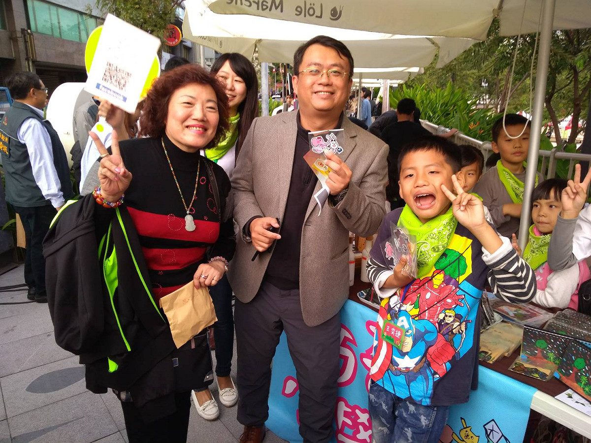 台中市政府經濟發展局主辦的「川川市集x小蝸牛市集」在台中柳川水岸登場。 圖：台中市經發局/提供