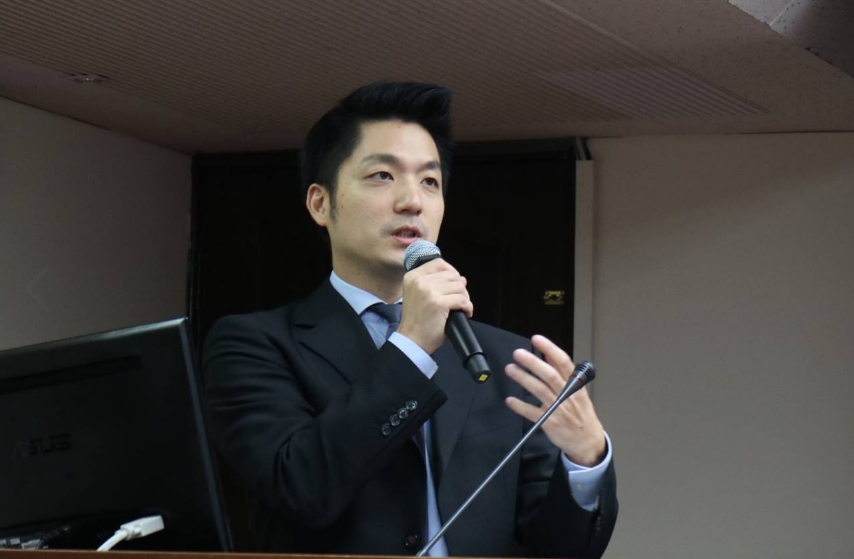 中評社稱，蔣萬安患了政治幼稚病，其危機也是國民黨的危機。國民黨九合一選舉大勝取得的一手好牌，「最後可能打成了渣」。國民黨丟魂落魄，沒有論述；青壯派如脫繮野馬，衝撞「一中」。中評社認為，「兩岸形勢快速變化，國民黨的未來混沌不明」。 圖：翻攝蔣萬安臉書
