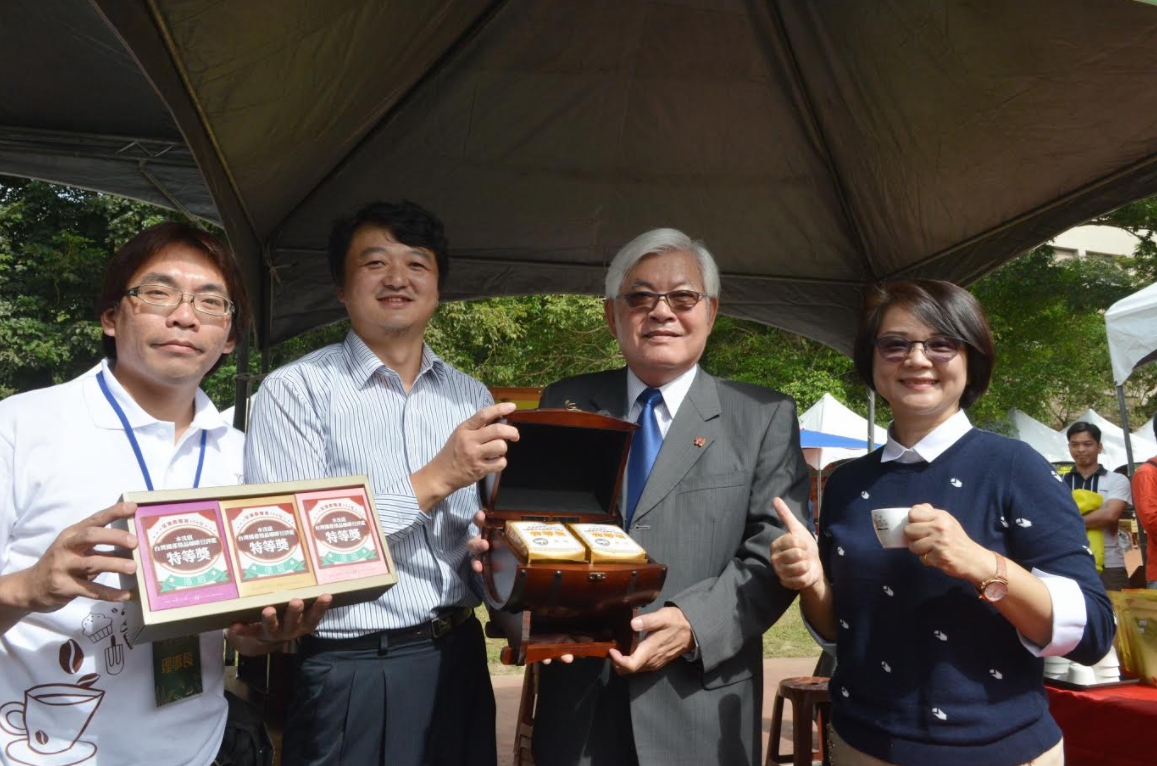 「2017 台灣咖啡節」今(26)日邁入第2天的精彩活動，來自全台的咖啡能手們齊聚雲林角逐殊榮。 圖：雲林縣政府/提供
