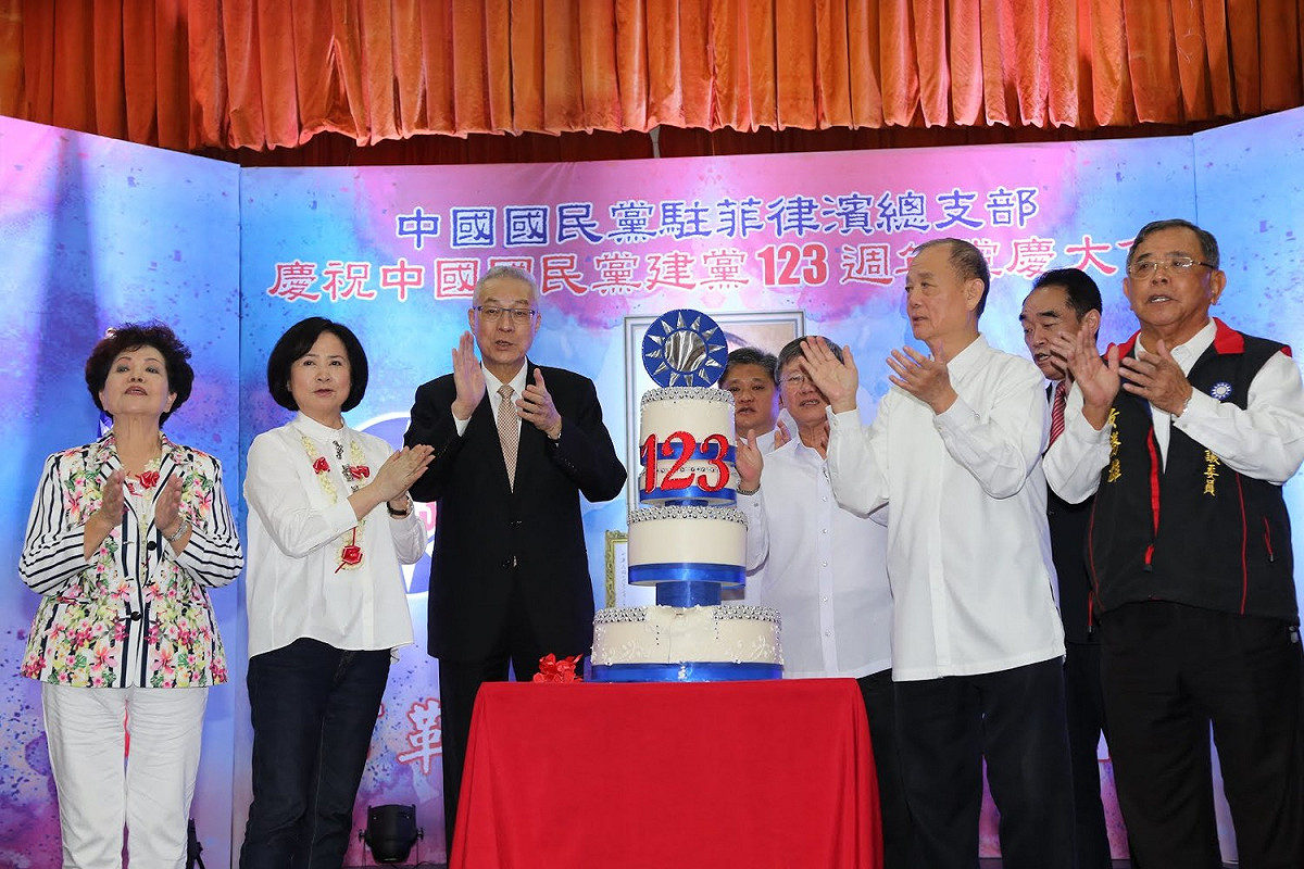 國民黨主席吳敦義26日到菲律賓華人區自由大廈，參加菲律賓總支部舉辦的123周年黨慶大會。 圖：國民黨/提供