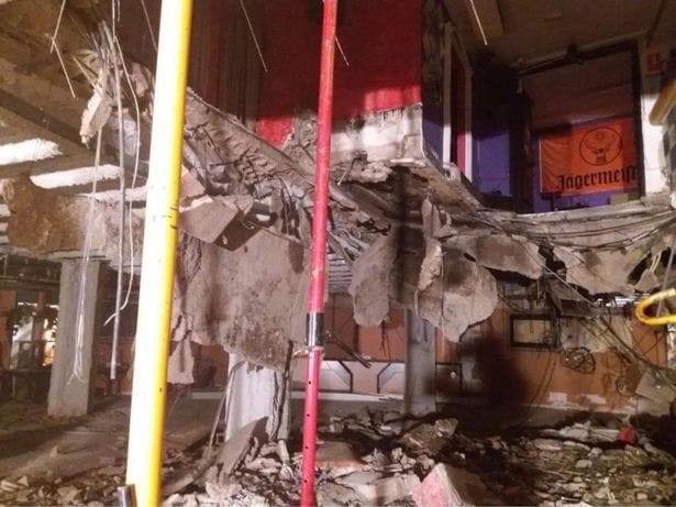西班牙田尼利夫島的1間夜店「蝴蝶迪斯可俱樂部」，26 日清晨發生樓地板坍塌意外，造成40人受傷。 圖：翻攝KarmaCopz推特/田尼利夫消防隊圖片