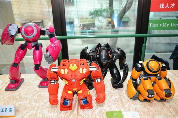 模弧工作室前往美國參加機器人大賽ROBOGAMES榮獲三金三銀的作品。 圖：桃園市政府/提供
