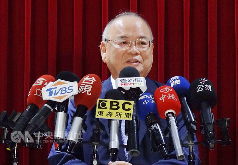 慶富案風波不斷，檢察總長顏大和等人27日南下高雄地檢署召開慶富案專案會議，也為專案小組成員加油打氣，並於下午向媒體發表簡單說明。 圖 : 中央社