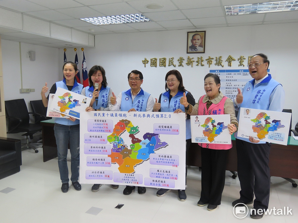 新北市議會國民黨團今天舉辦「國民黨十議員領跑－新北市參與式預算2.0」記者會；右起蔡葉偉、楊春妹、連斐璠、黃永昌、陳儀君、洪佳君。 圖：王峻昌/攝