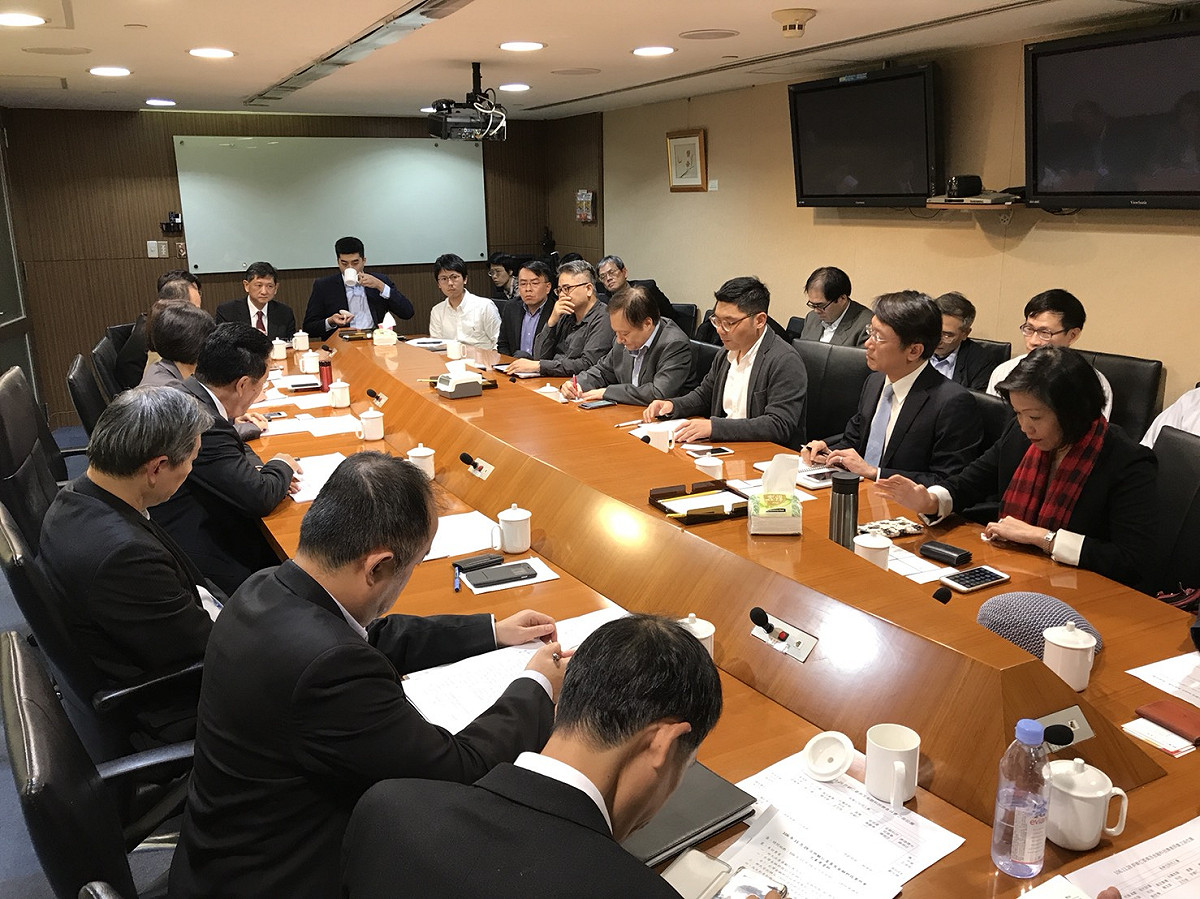 立法委員許毓仁今 (28) 日帶領金融科技新創團隊拜會金管會主委顧立雄。 圖 : 許毓仁立委辦公室/提供
