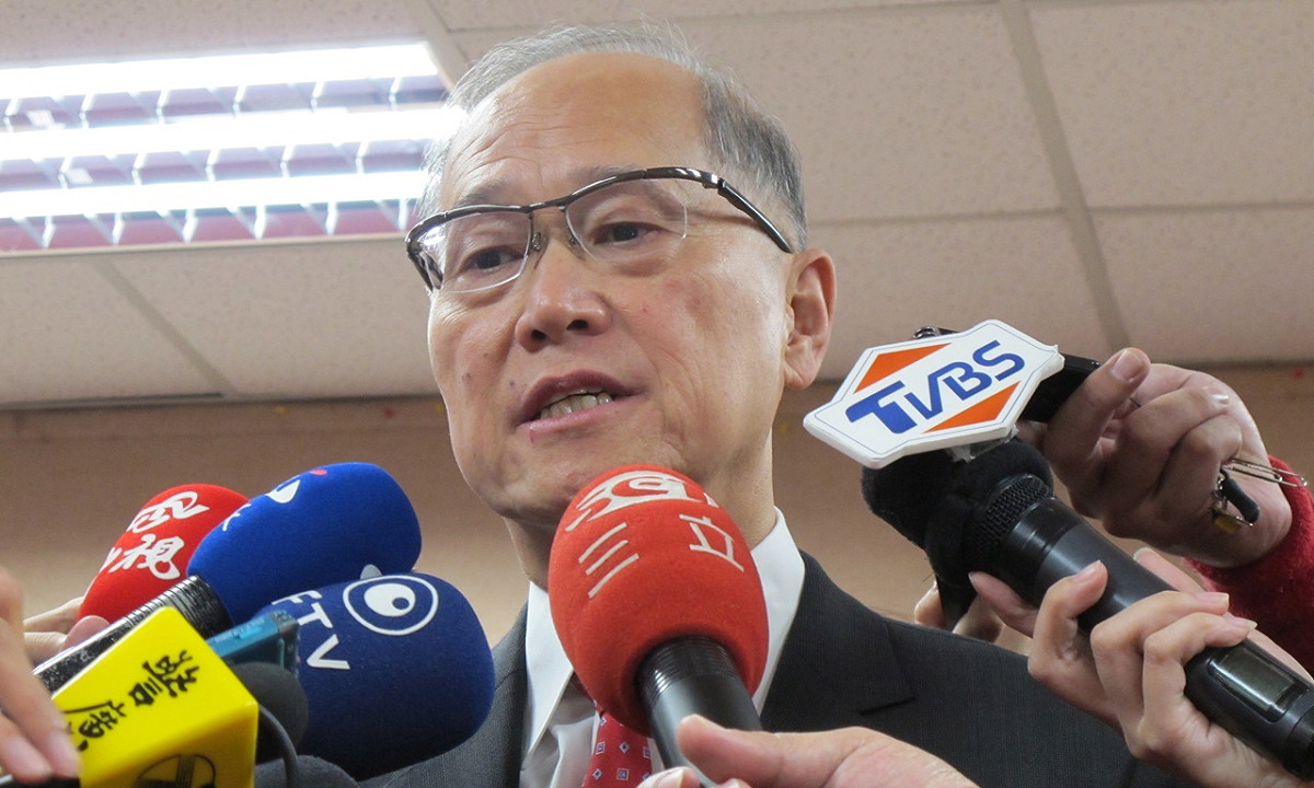 外交部長李大維29日在立法院備詢前受訪。 圖：林朝億/攝