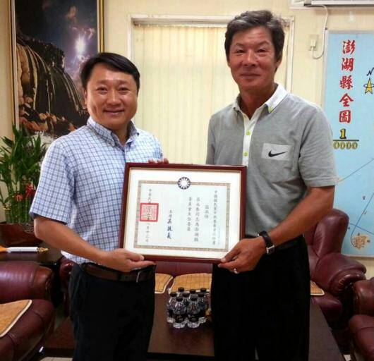 國民黨澎湖縣黨部主委呂永泰 (右) 也有意參選縣長寶座。 圖 : 翻攝自呂永泰臉書