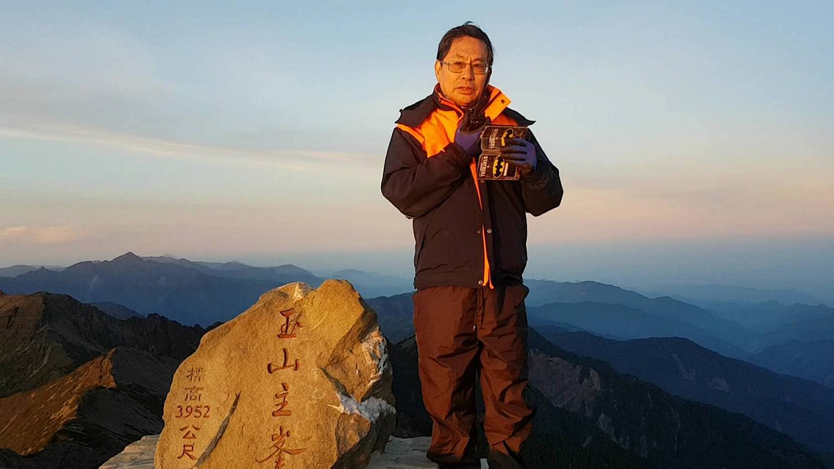 涂醒哲為了培訓消防隊員曾登上玉山主峰，2018年市長選舉，他能不能攻頂成功，值得拭目以待。 嘉義市政府/提供
