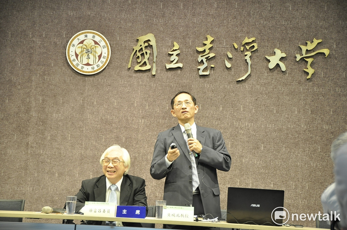 台大電機系校長表示:中國新歌聲責任不在共教中心，誰蓋章 誰負責。 圖:陳香蘭／攝