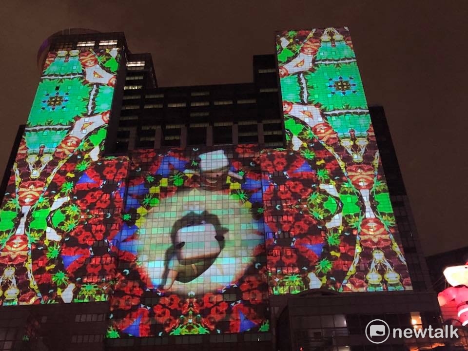 新北歡樂耶誕城，3D光雕投影。 圖：陳奕/攝