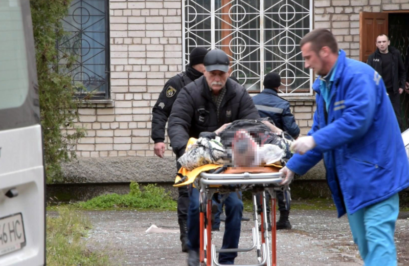 烏克蘭尼科波市地區法院，30日驚傳受害者父親引爆手榴彈，造成2死9傷的悲劇。 圖：翻攝《基輔郵報》/Courtesy of Prikhist/Facebook