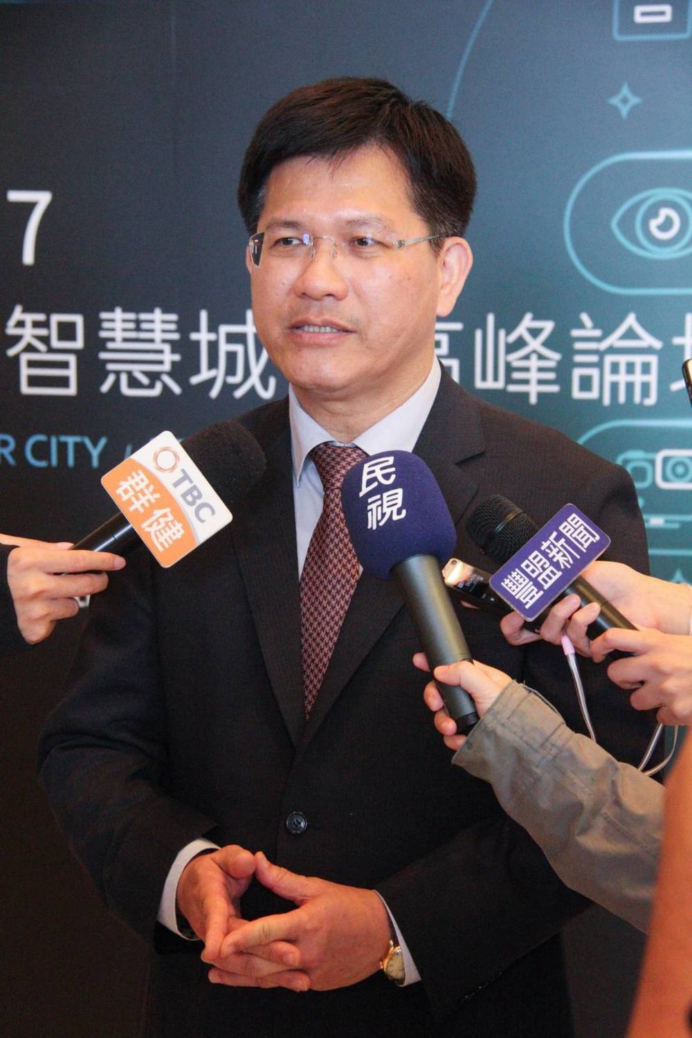 林佳龍強調，改善空汙應該成為全民運動，不要成為政治人物的選舉運動，呼籲政治人物應秉持良心，不要用錯誤又邏輯矛盾的口水，抹黑市府改善空汙的努力。 圖：台中市府/提供