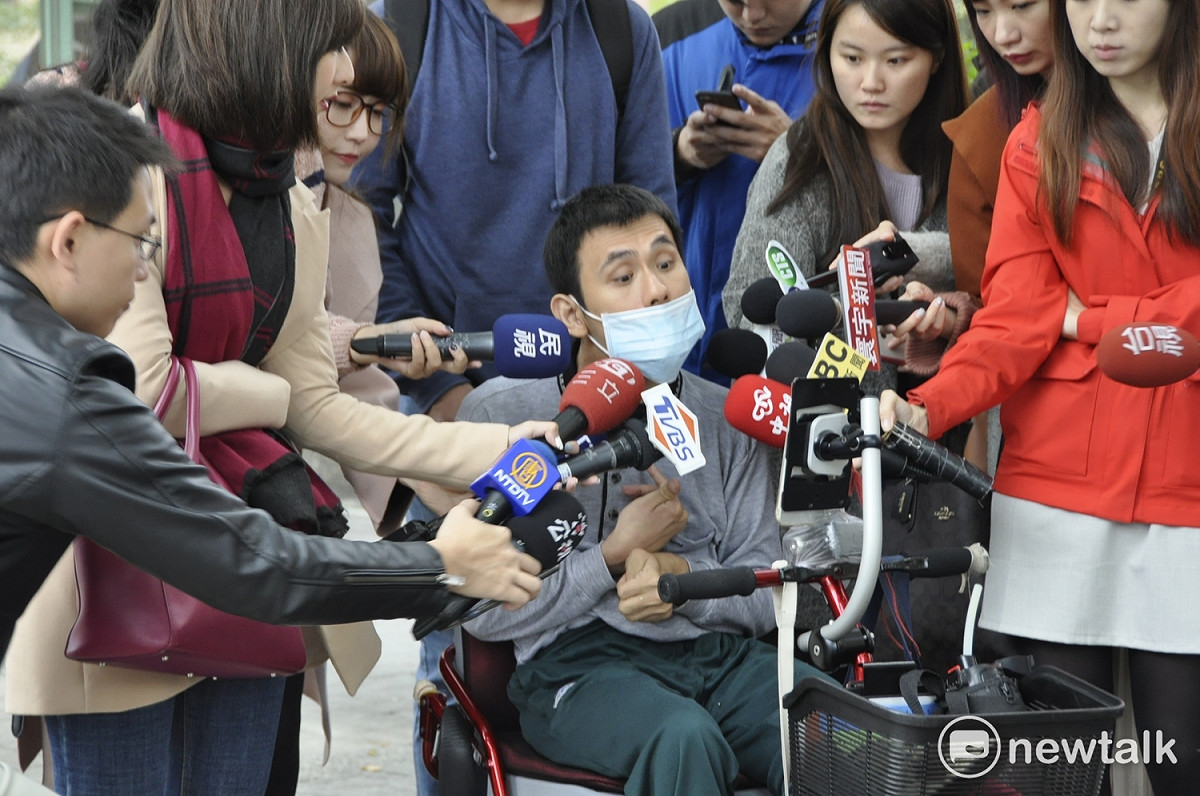 中研院數學所研究員、腦性脊椎痲痺患者孫嘉樑表示，小時候鄰居看到我的身體情況會說這一定是父母上輩子做了壞事造成的業障。事隔三十餘年，賴清德談話，令我憤怒。 圖:陳香蘭