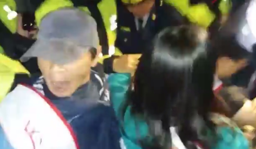 大觀自救會與警方發生衝突。 圖：翻攝大觀事件臉書