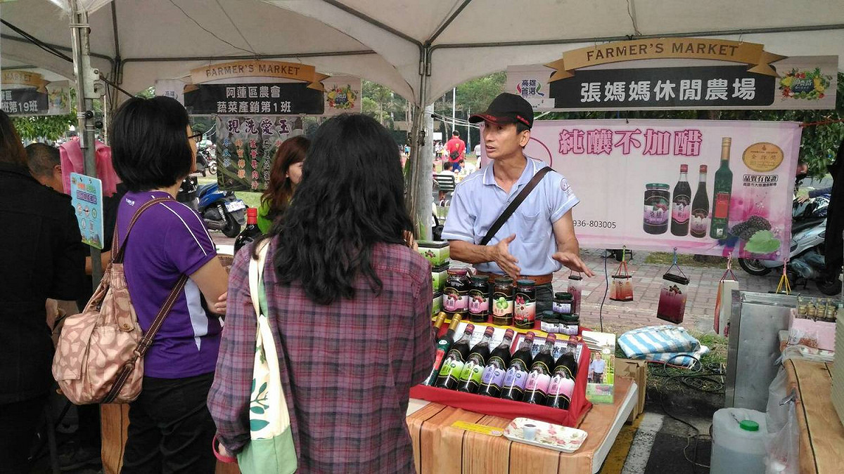 神農市集展售農特產品以高品質、高水準、最天然、最實在的農產食材呈現給廣大的消費者。 圖：高雄市農業局/提供