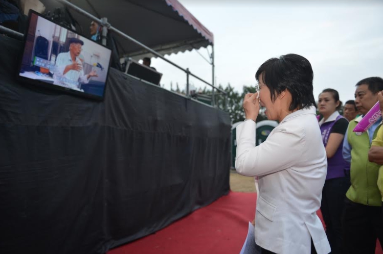 曾擔任耀伯國會助理的劉世芳於影片播映時也不禁哽咽。 圖：劉世芳辦公室/提供