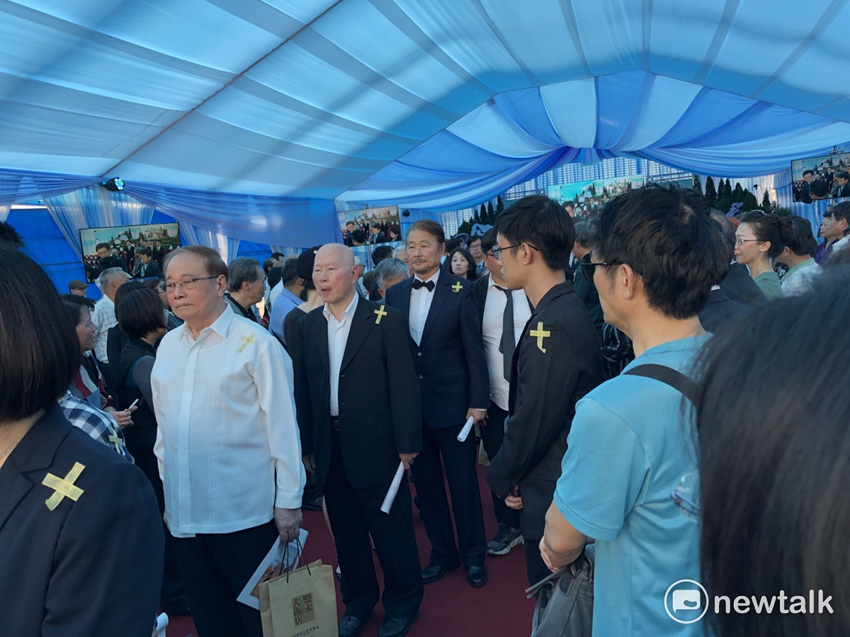 民進黨歷任黨主席，施明德、許信良等人到場，至上哀悼之意。 圖 : 陳奕/攝
