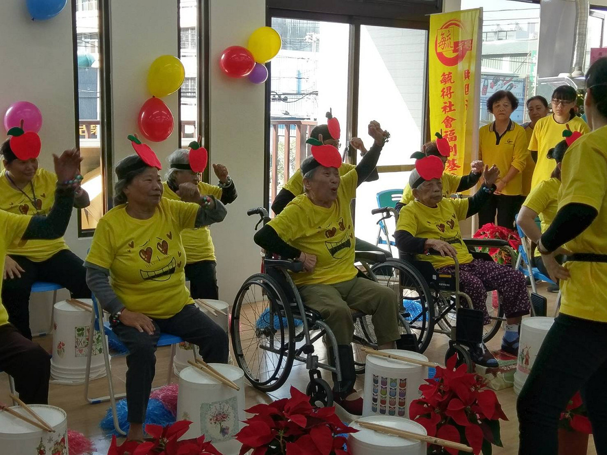 台中市烏日區日間照顧中心今(3)日開幕，這是台中市第25家日照中心，同時段可收托30位失智或失能者，未來將發展為多元長期照顧中心 圖：台中市政府/提供