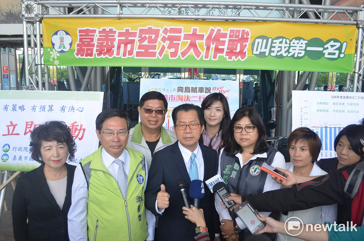 李應元稱許嘉義市長涂醒哲防治空污有成。 圖：蔡坤龍/攝（資料照片）