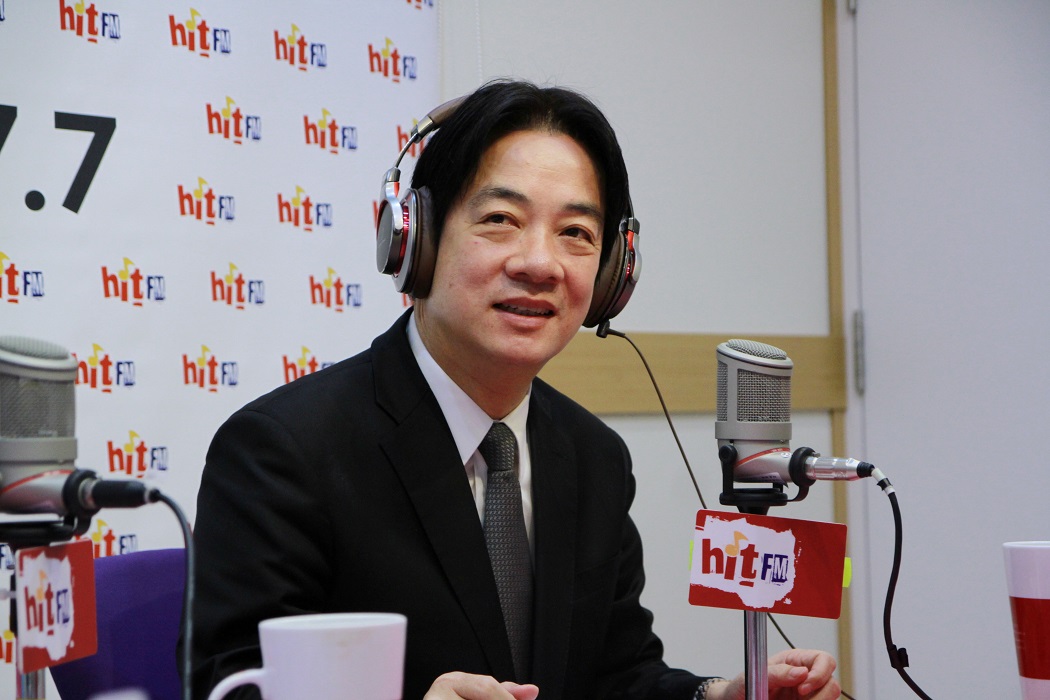 行政院長賴清德今(4)天在廣播節目專訪。 圖：Hit Fm《蔻蔻早餐》製作單位/提供
