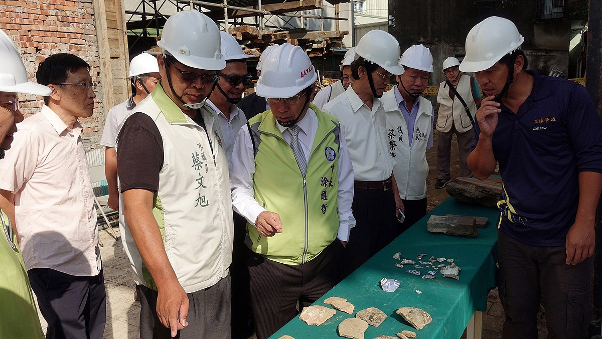 嘉義市發現疑似清朝文物，市長涂醒哲指示保存研究。 圖：嘉義市政府/提供