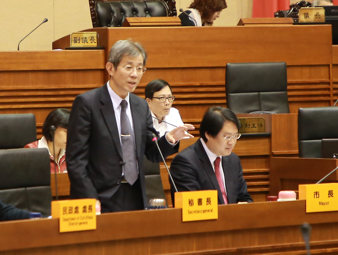 秘書長李銅城補充指出，該址土地本來就是商業區，現在涉及拆遷部分是商業區。商業區沒有做都市變更仍是商業區，市府土地就是公共財產，進行公共使用時才會變公用財產。 圖：基隆市政府／提供