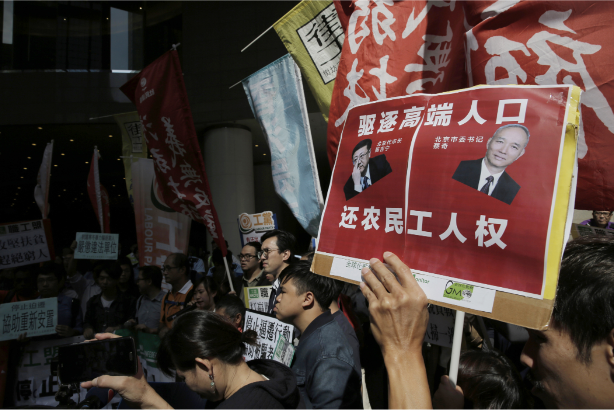 香港民眾11月29日聲援北京的「低端人口」，並把批評的矛頭直指北京市委書記蔡奇，以及幕後的「老闆」習近平。 圖 ：達志影像/美聯社 (資料照片)