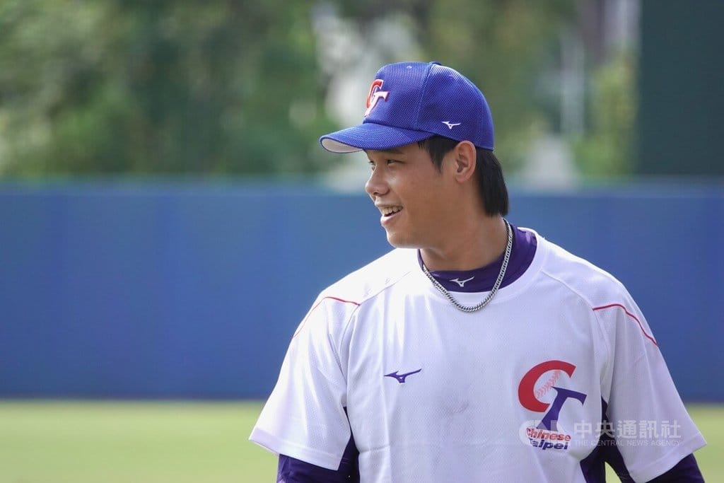 中信兄弟內野手黃韋盛（圖）生涯首度成為亞運國手，10日在高雄投入名古屋亞運棒球台灣隊集訓，受訪時表示自己心情緊張又開心，不過有入選國家隊就是一個肯定。中央社記者蘇志畬攝　115年9月10日