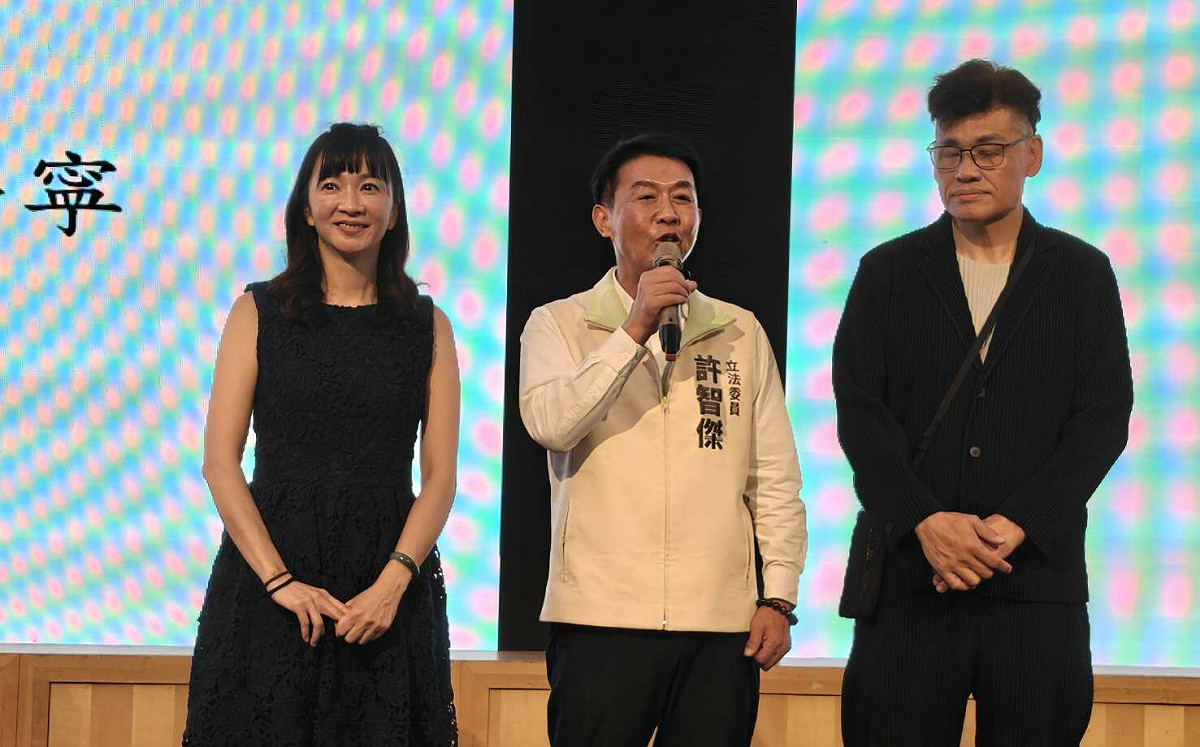 高雄市保全公會女力當家 陳苑娜接任理事長獲韓國瑜錄影祝福