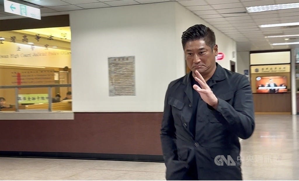 辜仲諒限制出境個案手機監控 法院裁定再延長8月