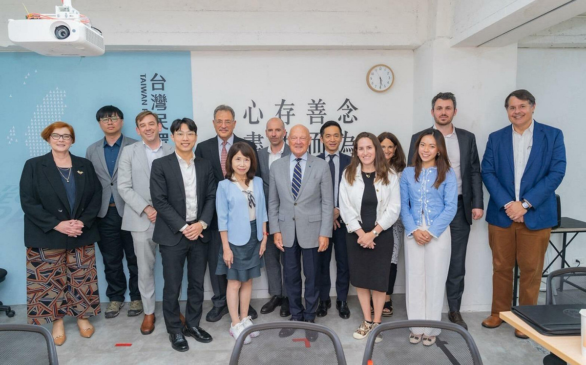 民眾黨：我們非小藍、台灣主流民意不支持統一