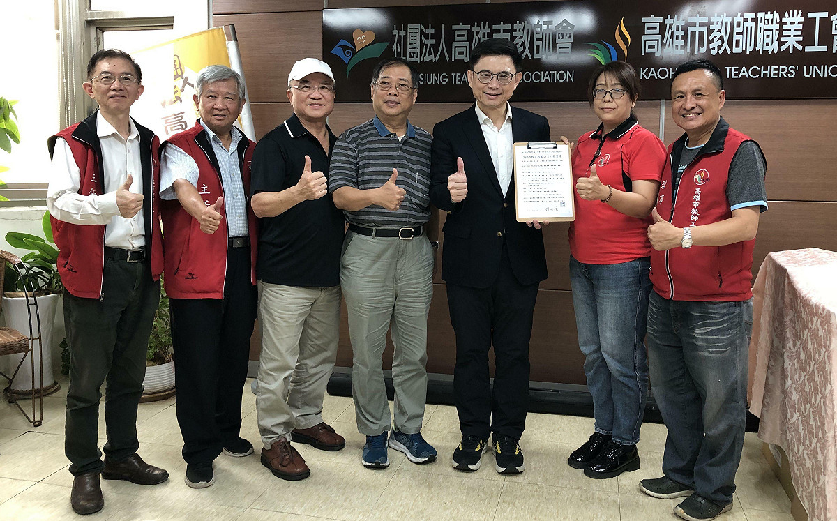 賴瑞隆親訪高市教師職業工會 簽署《教育政策訴求》允當選後安排四方會談