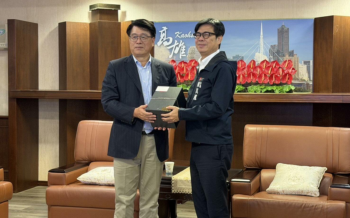 游盈隆訪高雄選委會：30萬選務人員是「台灣民主選舉守護神」 期許年底選務「零缺失、零差錯」