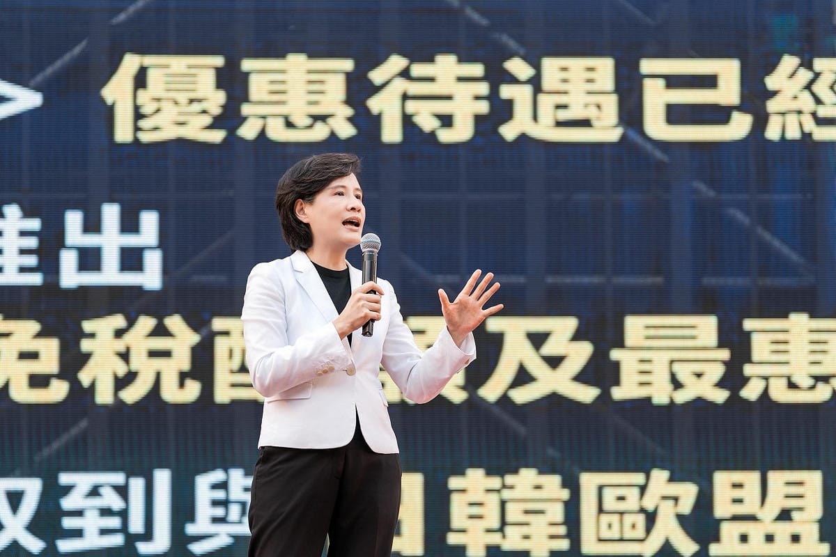 鄭麗君出席「台中市長參選人何欣純競選總部」成立大會。 圖：民進黨提供
