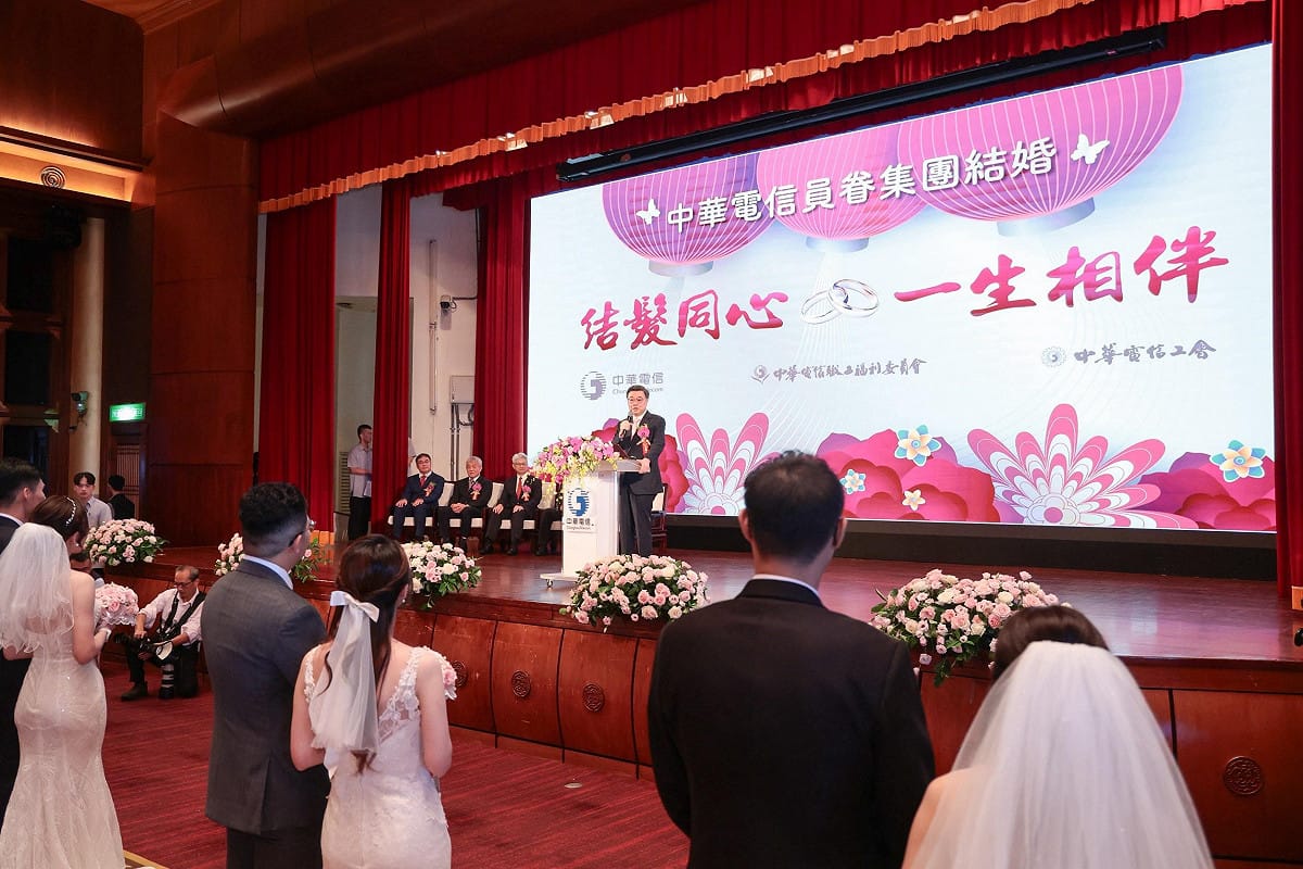 行政院長卓榮泰今（13）日出席中華電信115年員眷集團結婚典禮。 圖：行政院提供