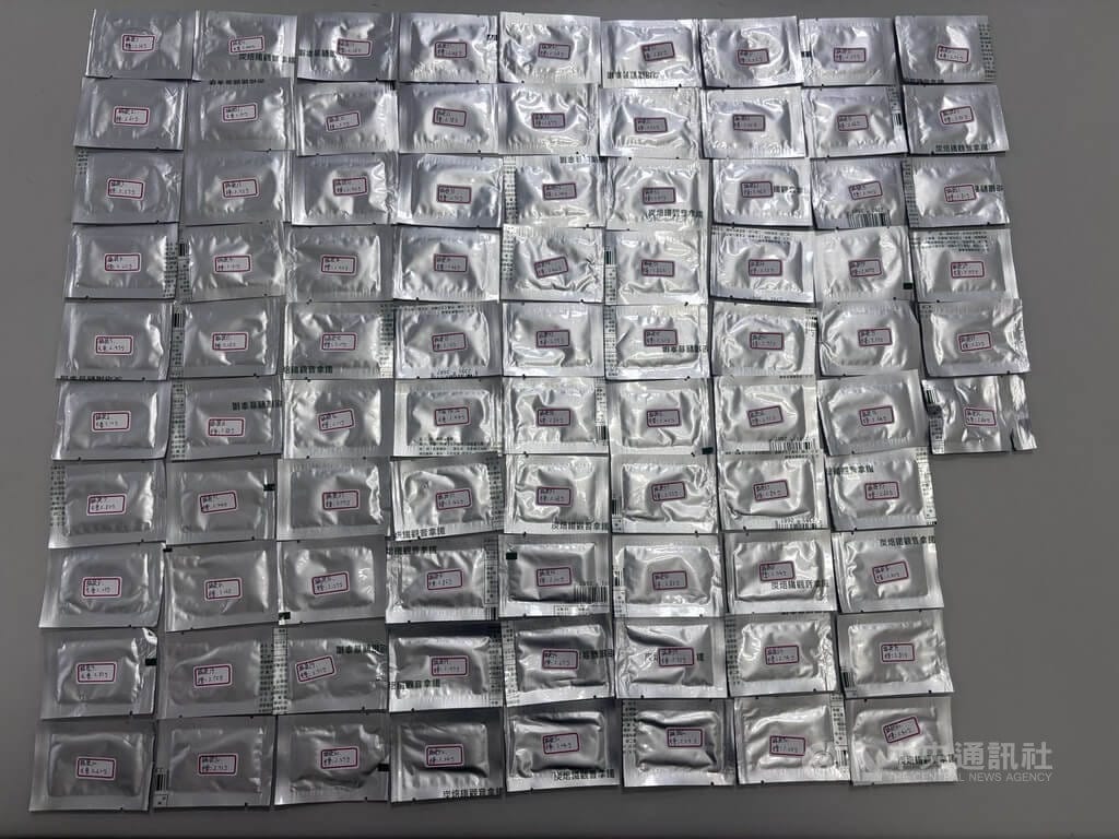 北市警方接獲蔡男報案，聲稱駕車行經文山區時疑有人躲藏車內，請求警方協助，員警到場查察為蔡男毒駕產生幻覺所致，並於其座車內起獲近百包毒品（圖）。（翻攝照片）中央社記者黃麗芸傳真 115年9月13日