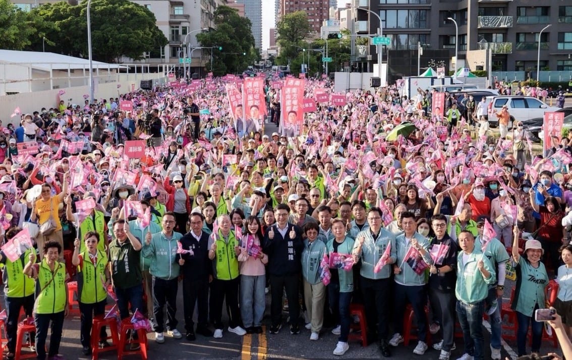 賴瑞隆前金、新興、苓雅、鼓山、鹽埕後援會成立，支持者到場熱烈參與。 圖：賴瑞隆競辦／提供