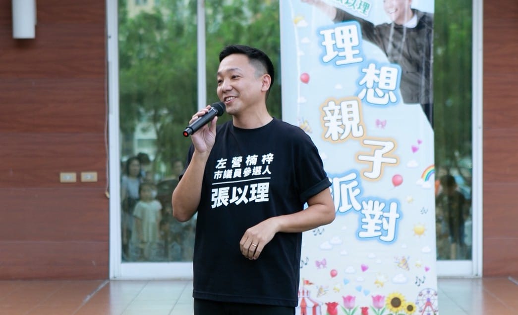 張以理把握機會與現場家長交流育兒經驗。 圖：張以理競辦／提供