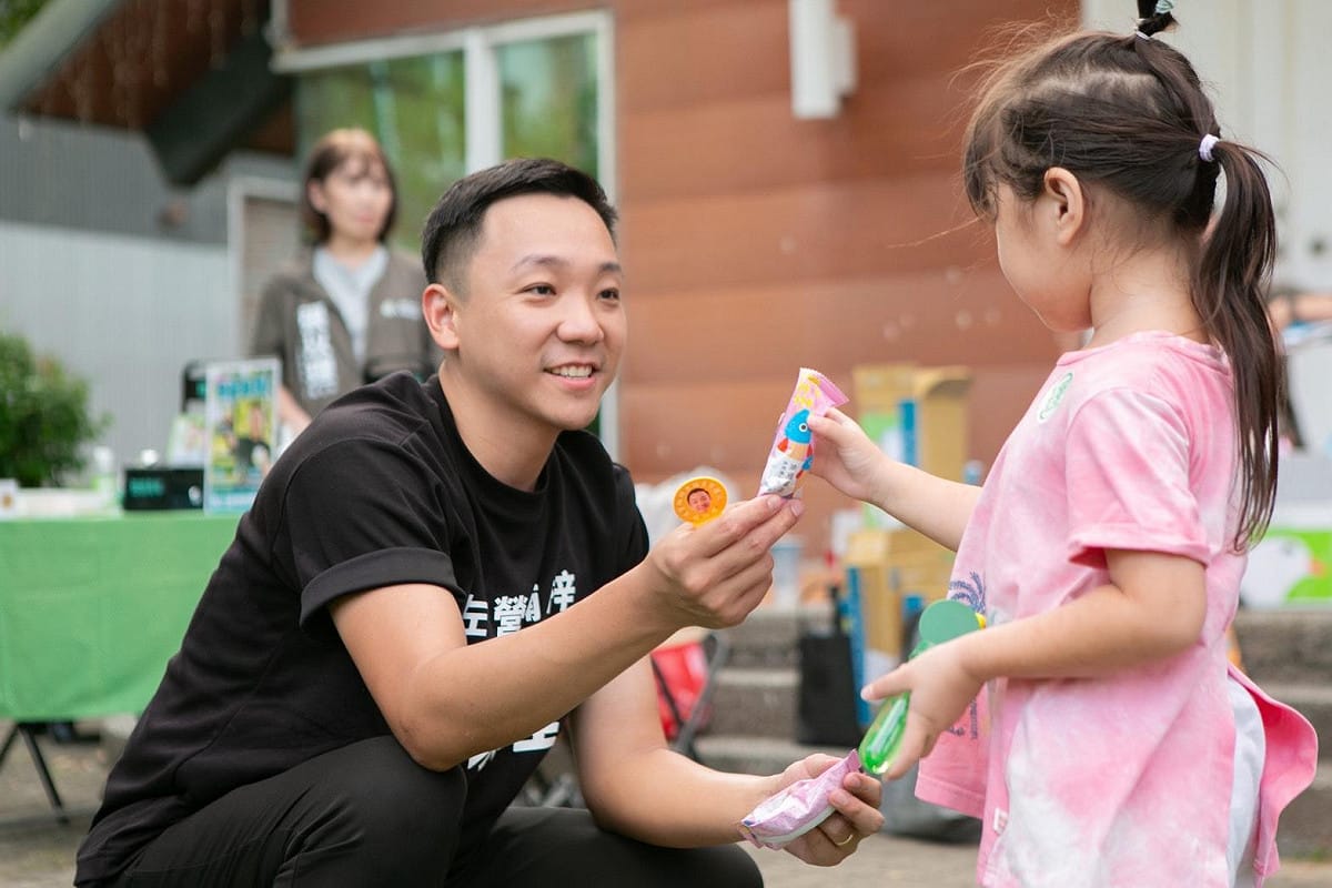 張以理(左)邀請所有左楠市民攜手打造高雄最優質的育兒生活圈。 圖：張以理競辦／提供