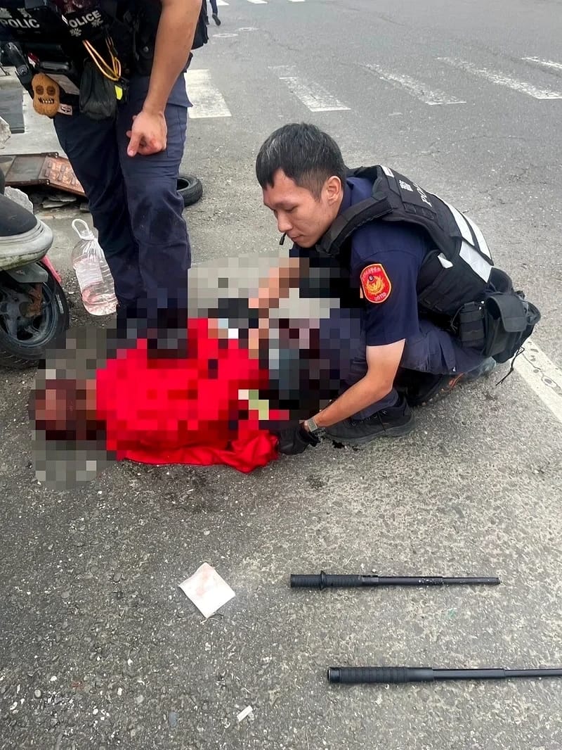 台南麻豆爆隨機砍人事件，64歲王姓男子被警方開2槍制伏。 圖：警方提供