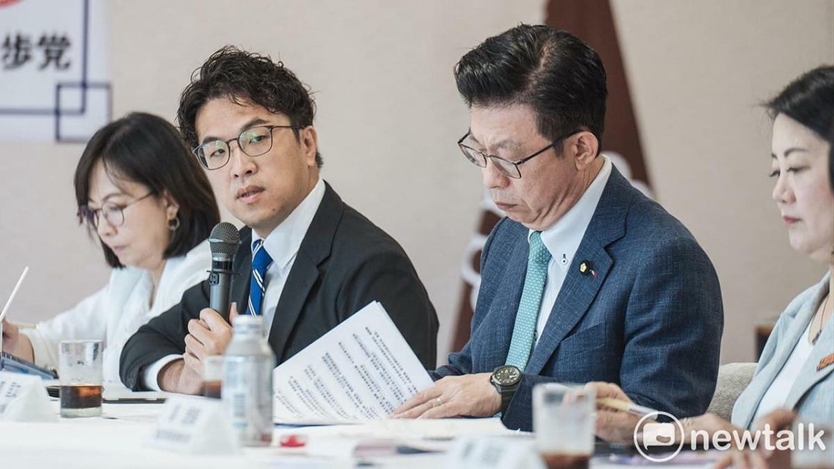 民進黨立委沈伯洋、郭國文、吳思瑤、陳冠廷及郭昱晴赴東京，與日本自民黨代表舉行外交防衛政策對話。 圖／沈伯洋競辦提供
