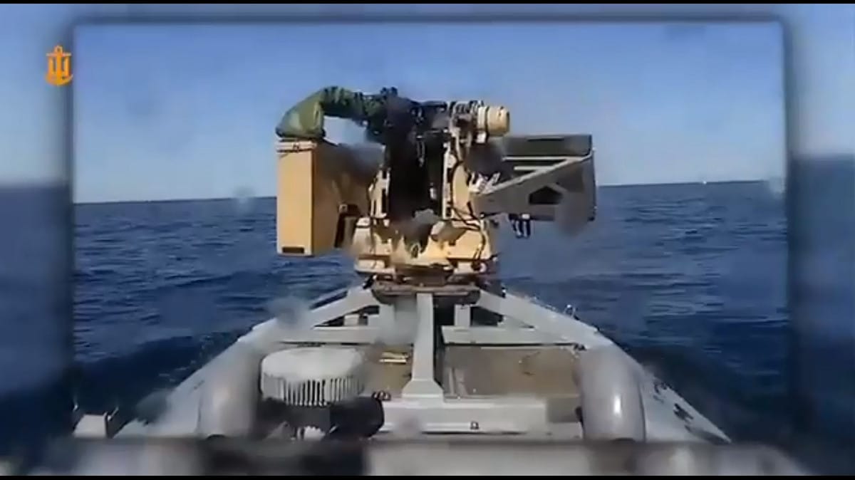 烏克蘭海軍的一艘 Sargan 3000 USV 無人水面艦艇近期在黑海海域成功擊沉一艘俄羅斯海軍的無人水面艦艇，寫下了人類歷史上第一起無人船艦海戰的紀錄。 圖：擷取自 @bayraktar_1love X 分享影片