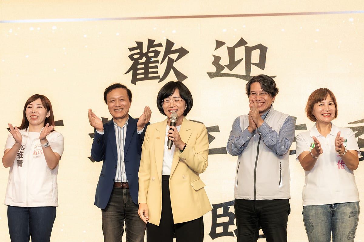 新北市長候選人、立法委員蘇巧慧今（14）日出席新北市建築師公會晚宴，一到場即受到現場建築師們熱烈歡迎。 圖：蘇巧慧競總提供