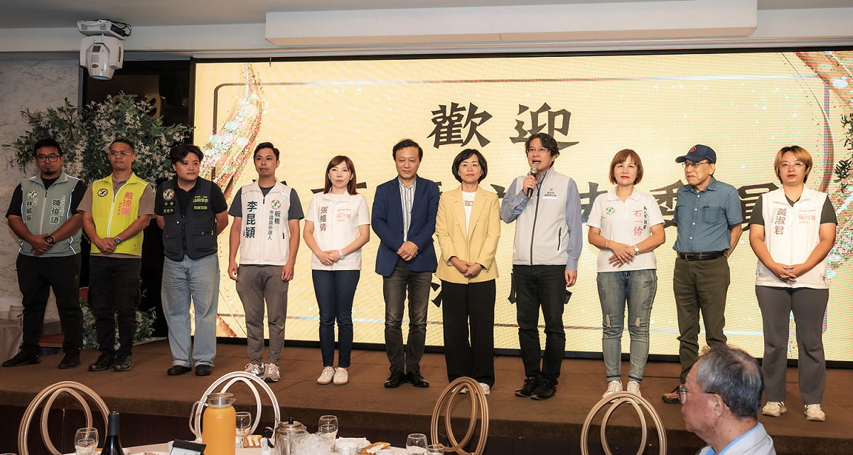 新北市長候選人、立法委員蘇巧慧今（14）日出席新北市建築師公會晚宴，新北市議員黃淑君、石一佑、張維倩，新北市議員候選人李昆穎，議員戴瑋姍、山田摩衣和陳俊諺皆到場。 圖：蘇巧慧競總提供