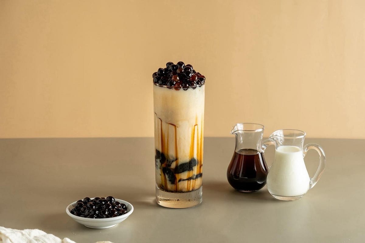 奶茶不僅是台灣日常生活中不可或缺的飲品，「珍珠奶茶」更是享譽國際、被世界各國外籍遊客認定最具有代表性的台灣美食飲品。 圖：高雄市觀光局／提供