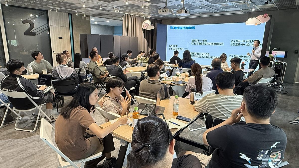 「創業能量加速器」啟動儀式後，首場實戰課程隨即登場，由孫治華主講「募資簡報實務與操作」。 圖：高雄市青年局／提供