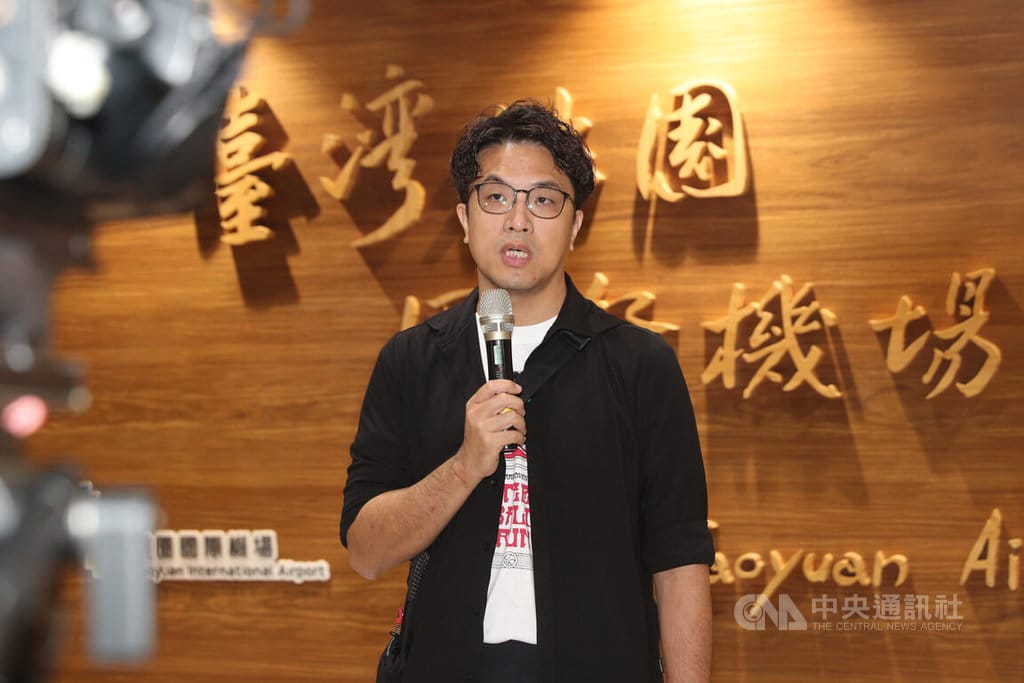 民進黨台北市長參選人沈伯洋14日深夜返台，他說在市政方面，訪團對於吸菸區、東京兒虐保護機制，還有日本現在也有所謂的免費供餐，相關品質如何維持都有交流，當然也看了運動驛站、當地使用者及優劣處。中央社記者吳睿騏桃園機場攝　115年9月15日 圖：中央社提供