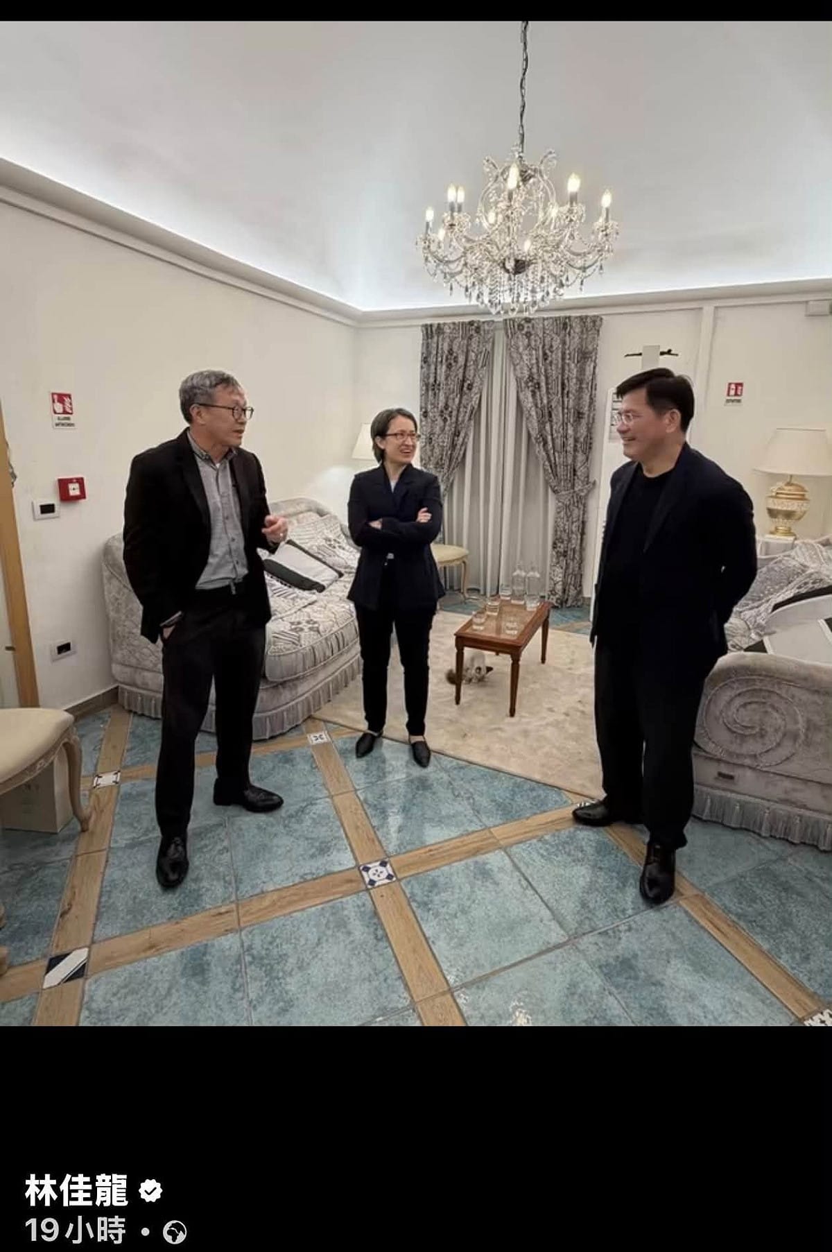 蕭美琴訪義期間與駐歐盟代表謝志偉等人交流。 圖／翻攝自林佳龍臉書